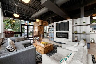 660 W Wayman St in Chicago, IL - Building Photo - Building Photo