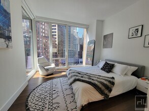 East 44th Street, Unit 10E in New York, NY - Building Photo - Building Photo