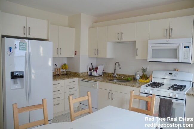 63 Fairbanks St, Unit 2 in Boston, MA - Building Photo - Building Photo