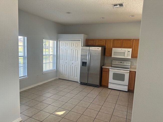 1733 Manchurian St in Groveland, FL - Foto de edificio - Building Photo