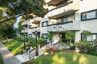 Maple Drive Apartments in Beverly Hills, CA - Foto de edificio - Building Photo