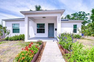 1051 44th St S in St. Petersburg, FL - Building Photo