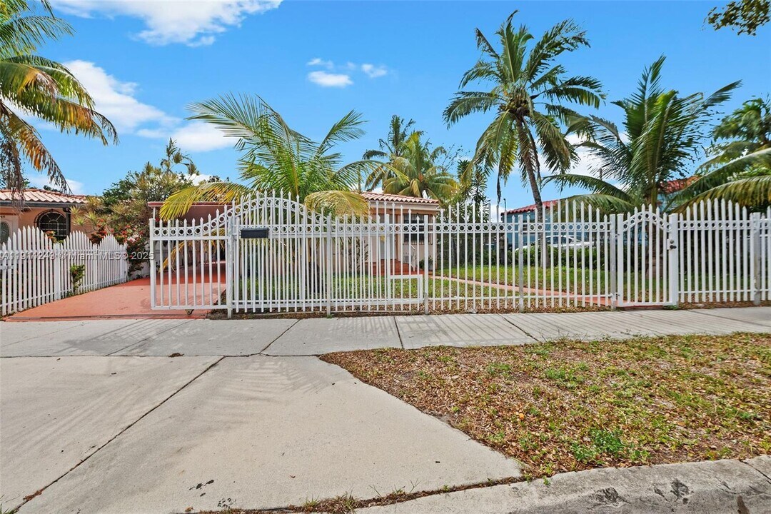 1060 Opa-locka Blvd in Opa Locka, FL - Building Photo