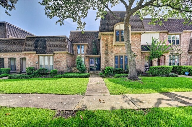 property at 2610 Princess Ln