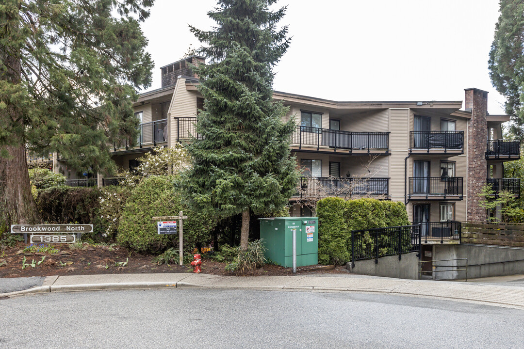 1385 Draycott Rd in North Vancouver, BC - Building Photo