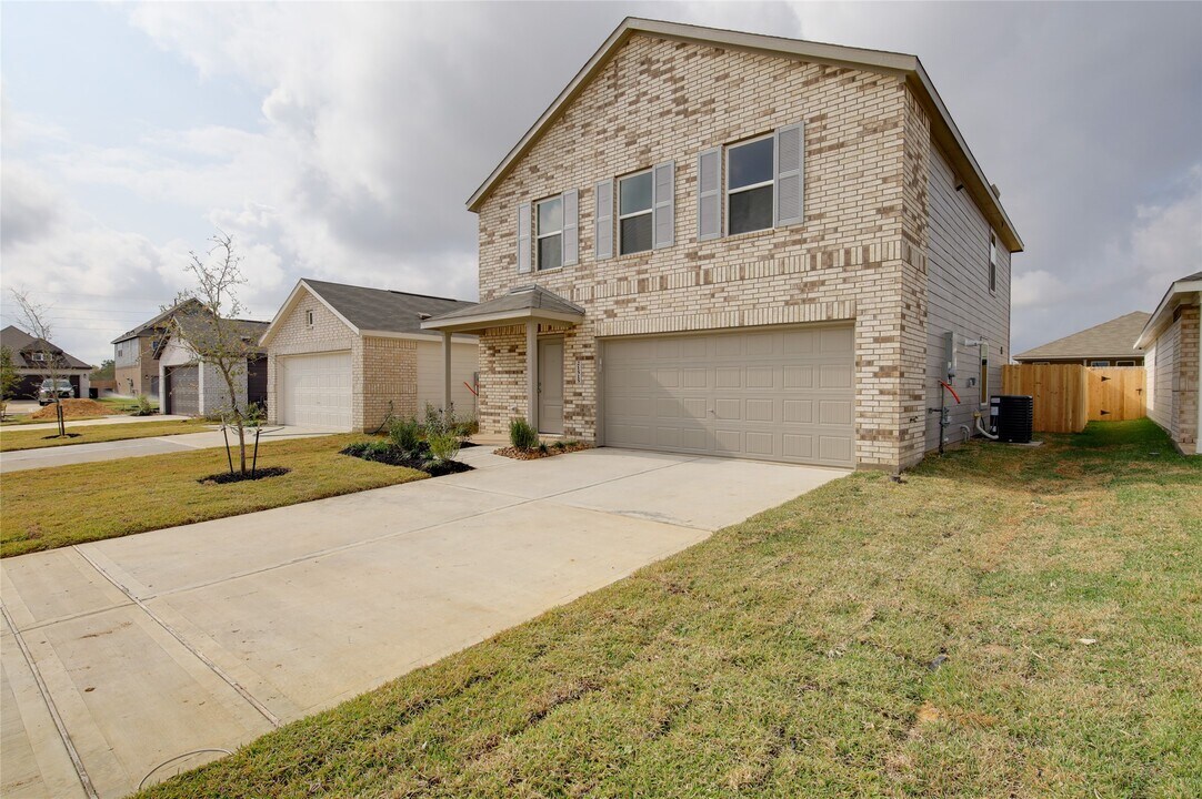 21515 Cottonwood Mdws Trl in Waller, TX - Building Photo