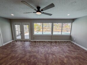 818 Bayview Dr in Ruskin, FL - Foto de edificio - Building Photo