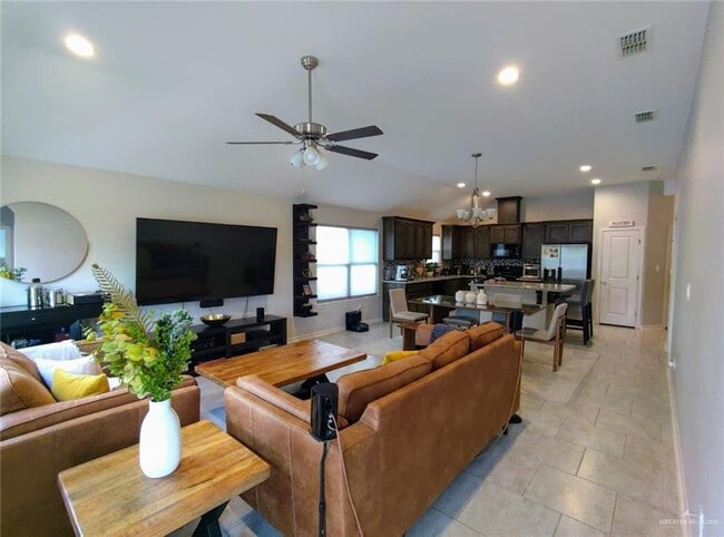 3608 Harvard Ave in McAllen, TX - Foto de edificio - Building Photo