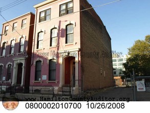 1209 Clay St in Cincinnati, OH - Building Photo - Building Photo