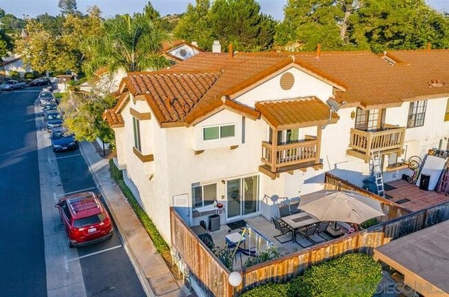 1651 S Juniper St in Escondido, CA - Foto de edificio - Building Photo