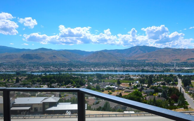 466 Lower Daniels Dr in East Wenatchee, WA - Foto de edificio - Building Photo