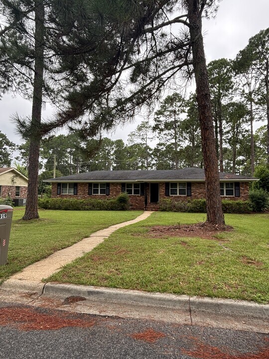 1919 Robinhood Rd in Albany, GA - Foto de edificio
