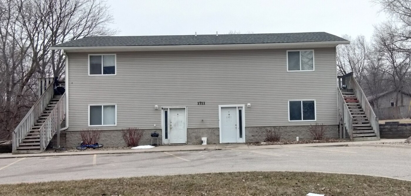 1 2nd St NE in Faribault, MN - Foto de edificio