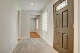 1643 Crestdale Dr in Houston, TX - Building Photo - Building Photo