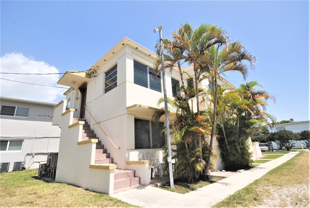 1910-1920 Biarritz Dr in Miami Beach, FL - Foto de edificio