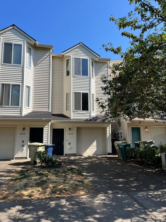 5236-5238 SW 174th Terrace in Aloha, OR - Building Photo