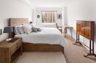 400 E 54th St in New York, NY - Building Photo - Building Photo