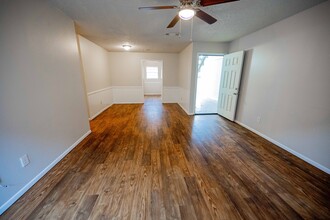 Brook Hollow in Texarkana, AR - Building Photo - Interior Photo