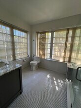 175 SW 25th Rd in Miami, FL - Building Photo - Building Photo