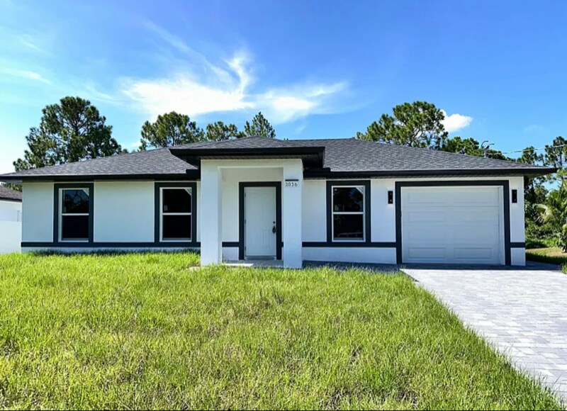 1949 Quintero Ln in Lehigh Acres, FL - Building Photo