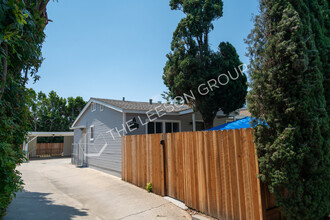 377 Victoria St in Costa Mesa, CA - Building Photo - Building Photo