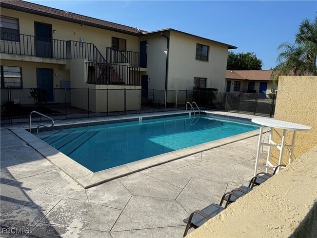 1104 SE 8th St in Cape Coral, FL - Building Photo - Building Photo