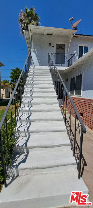 1935 N Hollywood Way in Burbank, CA - Foto de edificio - Building Photo