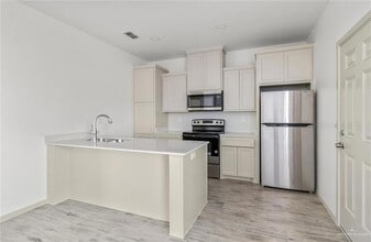 1513 Shavano Dr, Unit 3 in Edinburg, TX - Foto de edificio - Building Photo