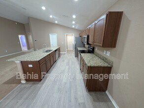 722 Vineyard Reserve Ct in Seffner, FL - Foto de edificio - Building Photo