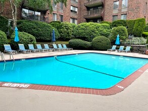 1002 Paradise Rd in Swampscott, MA - Building Photo - Building Photo