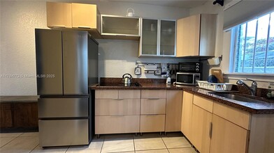 842 Meridian Ave in Miami Beach, FL - Building Photo - Building Photo