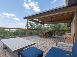 268 White Oak Dr in Canyon Lake, TX - Foto de edificio - Building Photo