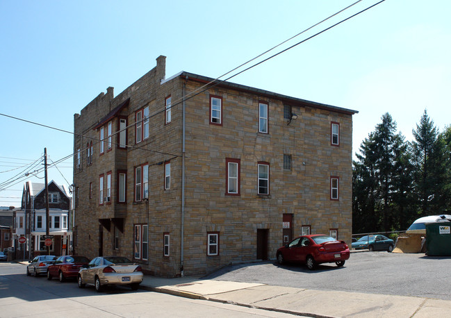 439 W Walnut St in Allentown, PA - Foto de edificio - Building Photo