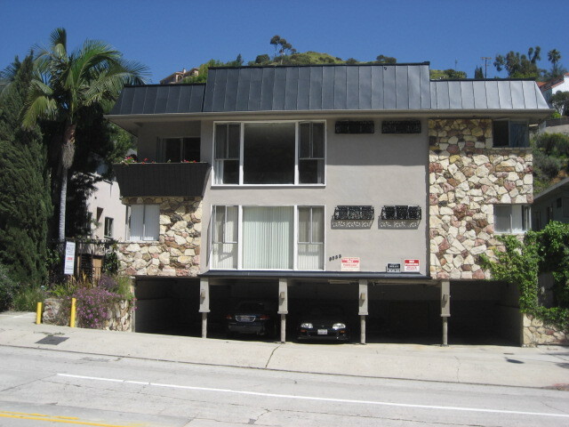 8033 Hollywood Blvd in Los Angeles, CA - Building Photo