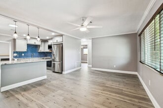 528 Manor Dr in Dunedin, FL - Building Photo - Building Photo