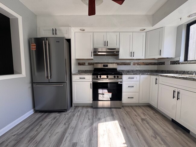 37 Brockton Ct in Beacon Falls, CT - Building Photo - Building Photo