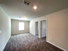 30561 Gilbern Rd in Wesley Chapel, FL - Building Photo - Building Photo