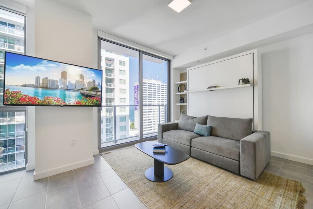 227 NE 2nd St in Miami, FL - Building Photo