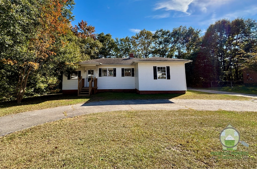 106 Hammond Ave in Greer, SC - Building Photo