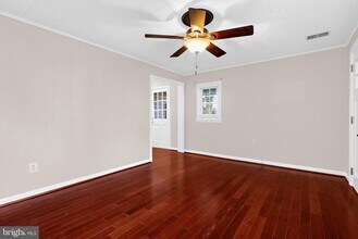 333 Magothy Beach Rd in Pasadena, MD - Building Photo - Building Photo