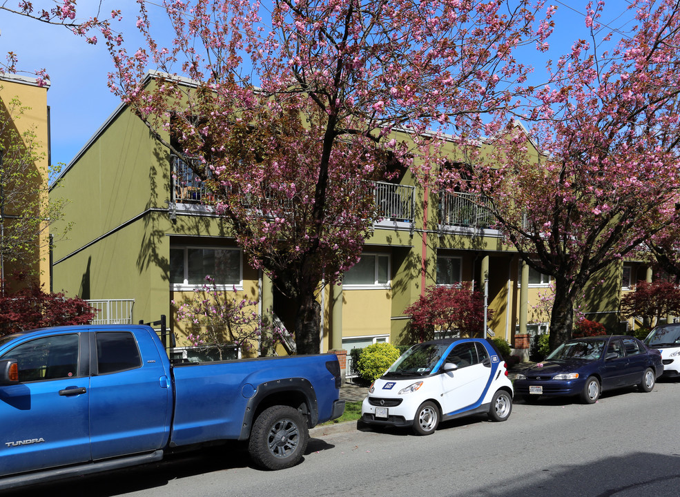 785 W 8th Ave in Vancouver, BC - Building Photo