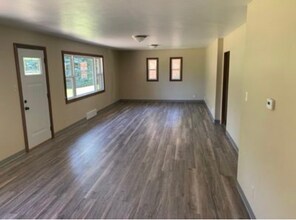 1539 E 9th St in Sheldon, IA - Building Photo - Building Photo