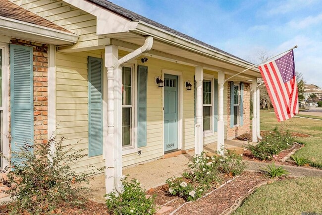 10859 Cal Rd in Baton Rouge, LA - Foto de edificio - Building Photo