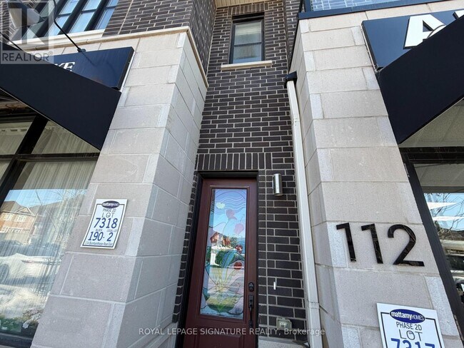 112 Burnhamthorpe Rd E in Oakville, ON - Building Photo - Building Photo