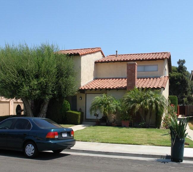16542 Pro Cir in Huntington Beach, CA - Building Photo - Building Photo