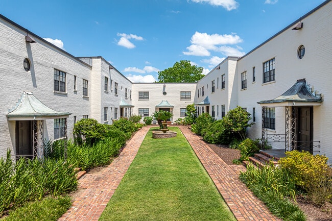 Downtown Living With A Capitol View! in Baton Rouge, LA - Building Photo - Building Photo