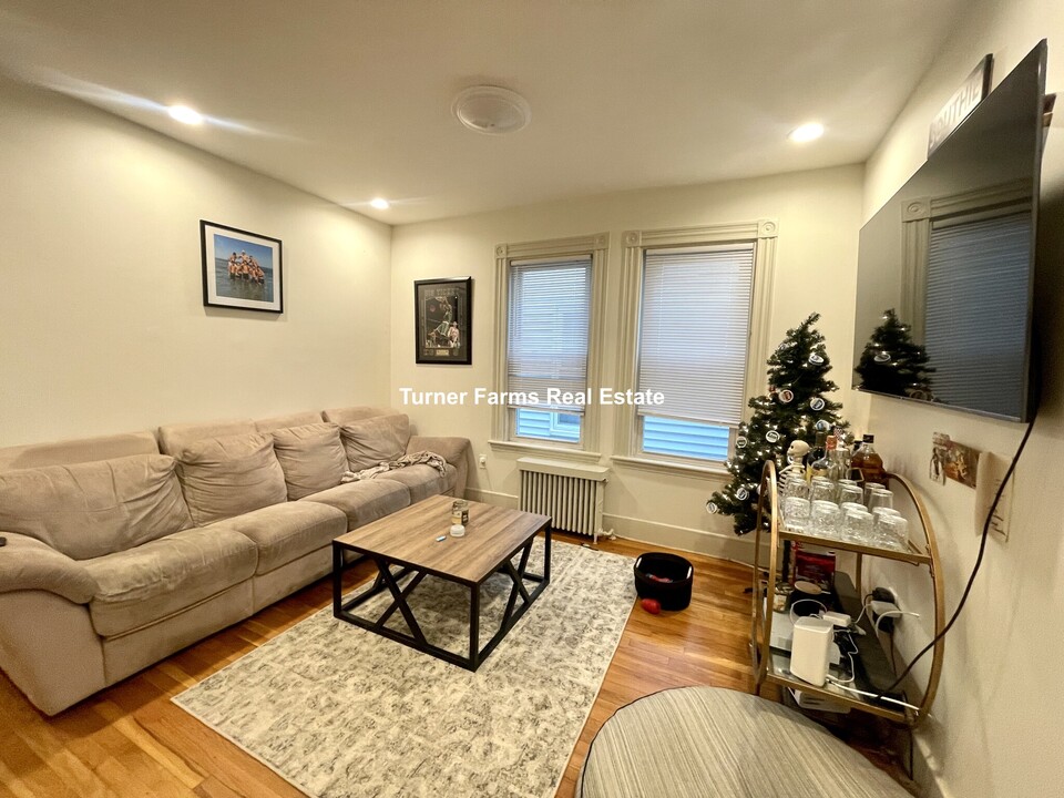 123 L St, Unit 2 in Boston, MA - Building Photo