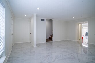 6404 Olympia Dr in Houston, TX - Building Photo - Building Photo