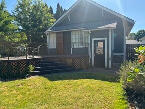 1035 22nd St NE in Salem, OR - Building Photo - Building Photo