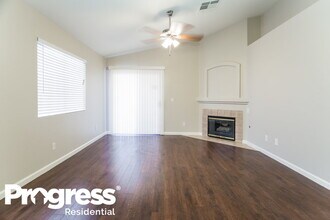 9008 Crooked Shell Ave in Las Vegas, NV - Foto de edificio - Building Photo